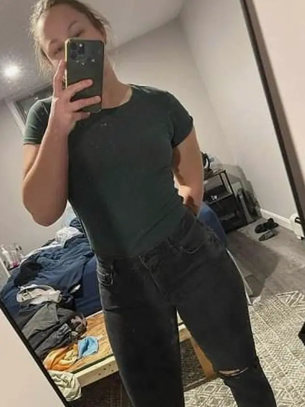 Iris, 23 ans, rencontre sexy à Lyon
