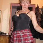 Pour jeune mec propre dispo qui aimerait une femme mature
